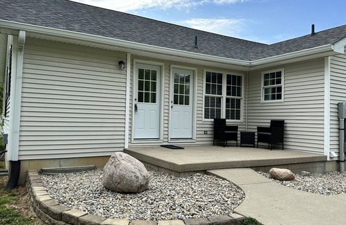 Milford House | Beautifully remodeled duplex near the ARK encounter. This listing is for 1 side.