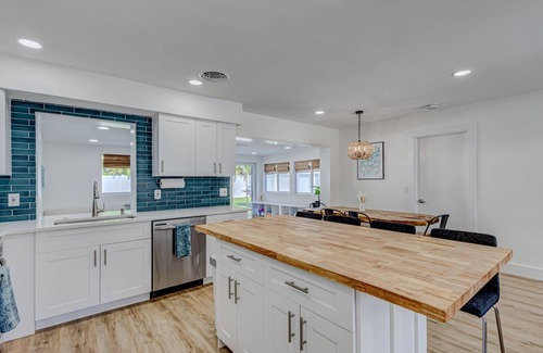 Tequesta House | Beautifully remodeled pool home close to beaches, restaurants, and activities.