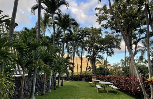 Makaha Condo | Beautifully Remodeled studio Makaha Valley Towers