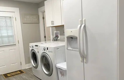 Franklin House | Beautifully Remodeled 2bd/2ba, Sleeps 7!