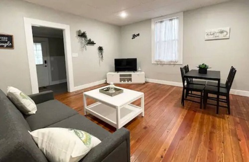 Franklin House | Beautifully Remodeled 2bd/2ba, Sleeps 7!
