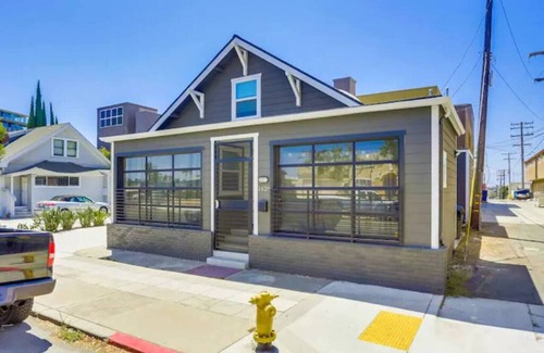 University Heights Apartment | Beautifully Remodeled Studio apartment