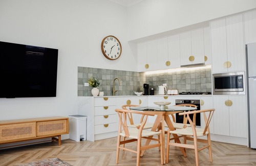 Port Pirie Apartment | Beautifully renovated apartment close to beach with a gorgeous views