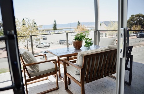 Port Pirie Apartment | Beautifully renovated apartment close to beach with a gorgeous views