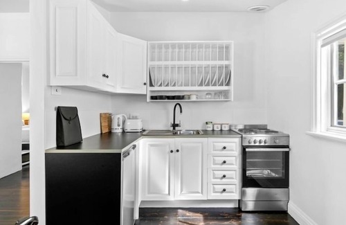 Port Fairy Cottage | Beautifully renovated 1860’s cottage located in the heart of town.
