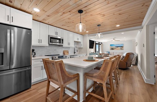 Midtown Ocean City Condo | Beautifully Renovated Two Bedroom Oceanfront Condo