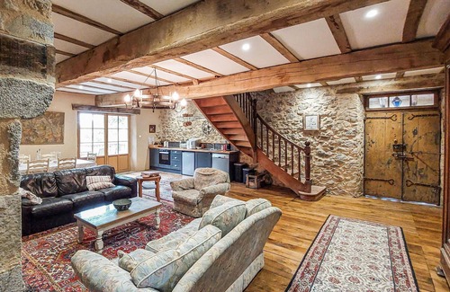 Lunac House | Beautifully renovated barn