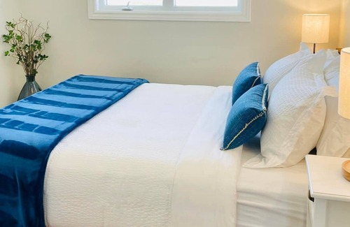 Marathon House | Beautifully Renovated Single Level Executive Oasis