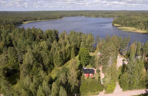 Salo House | Beautifully renovated lakeside red cottage