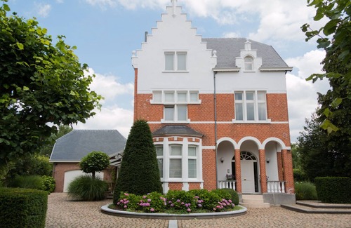 Bevel Villa | Beautifully Renovated Villa From 1925, Fully