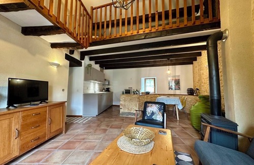 Biron Cottage | Beautifully restored farmhouse with pool and private garden in the the Dordogne