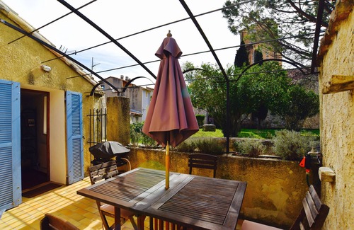 Sablet House | Beautifully Restored Village House With Sunny Terrace Overlooking Church Gardens