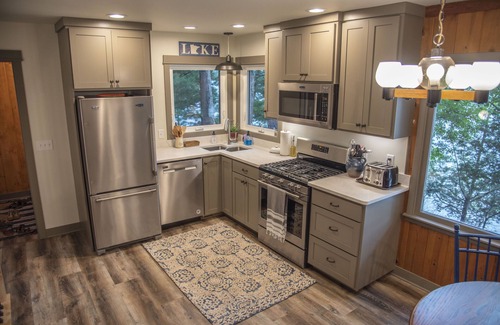 Cushing Cabin | Beautifully Updated Cabin on Pristine Lake Alexander