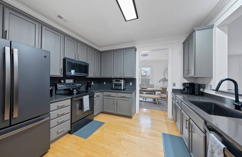 Cary Condo | Beautifully Updated Penthouse Condo in West Cary