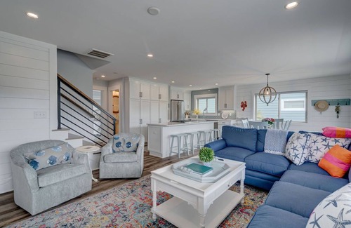 South End House | Beautifully Renovated 4BR Home/2nd Row/Ocean Views + Parking for 5 vehicles