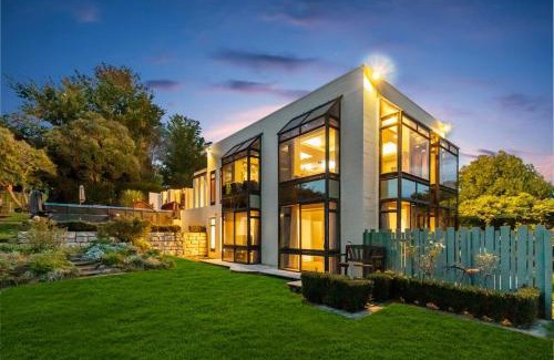Te Awamutu House | Beauty with Panoramic Views of Mount Pirongia