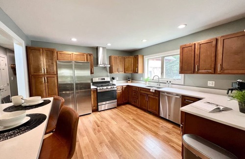 South Rutland House | Beaver Lake Oasis | Hot Tub | Kayaks | Pets OK!