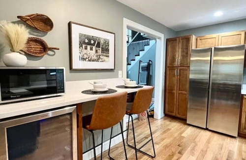 South Rutland House | Beaver Lake Oasis | Hot Tub | Kayaks | Pets OK!