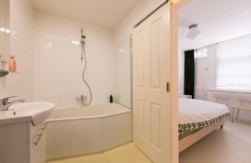 Jordaan Bed & Breakfast | Bed And Bikes, Jordaan, 17th Century Monument, Amsterdam, Groundfloor