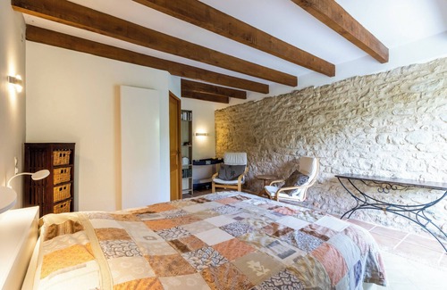 Auriac-du-Perigord Bed & Breakfast | Bed and Breakfast 'Chambre Millepertuis' with Shared Terrace and Shared Garden