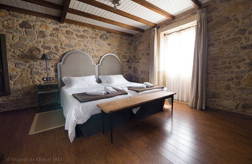 Camarinas Bed & Breakfast | Bed and Breakfast 'Flamenco' with Private Garden and Wi-Fi