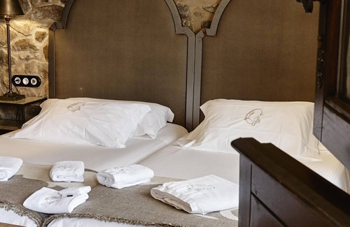 Camarinas Bed & Breakfast | Bed and Breakfast 'Flamenco' with Private Garden and Wi-Fi
