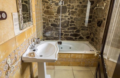 Camarinas Bed & Breakfast | Bed and Breakfast 'Gaviota' with Private Garden and Wi-Fi