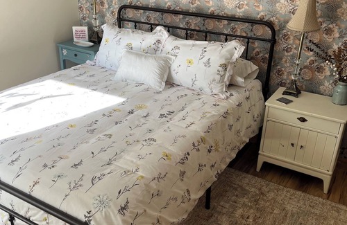 Alburg Bed & Breakfast | Bed & Breakfast on Lake ChamplainnTwo private rooms in a lake front retreat!