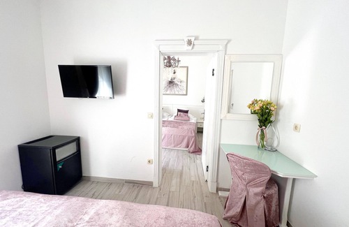Mali Ston House | Bed&Breakfast Sorgo Palace- Comfort Family Room (Amethyst)