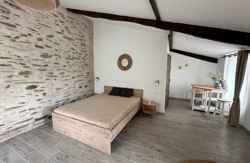 Le Busseau Bed & Breakfast | Bed & Breakfast 'SOUS L'OMBRE DES MIMOSAS' (UNDER THE SHADOW OF THE MIMOSAS)