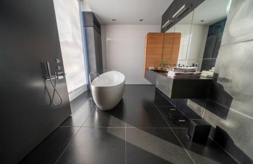 Boxtel Bed & Breakfast | Bed & Wellness Boxtel, luxe kamer met airco en eigen badkamer, ligbad