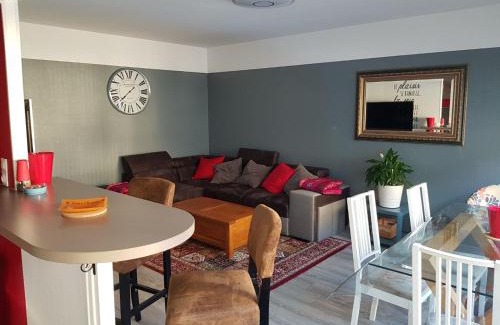 Saint-Remi Apartment | BedinReims cozy apartment parking and wifi free ideal 4 Adultes et 2 Enfants