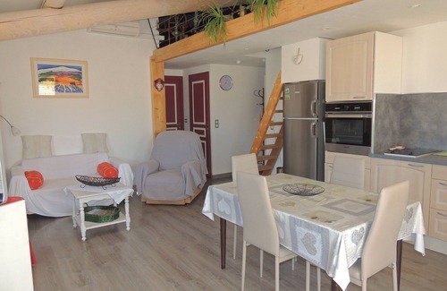 Bedoin Apartment | BEDOIN AIR-CONDITIONED APARTMENT +TERRACE IN VILLAGE AT FOOT OF MONT VENTOUX