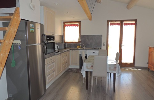 Bedoin Apartment | BEDOIN AIR-CONDITIONED APARTMENT +TERRACE IN VILLAGE AT FOOT OF MONT VENTOUX