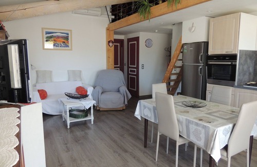 Bedoin Apartment | BEDOIN AIR-CONDITIONED APARTMENT +TERRACE IN VILLAGE AT FOOT OF MONT VENTOUX