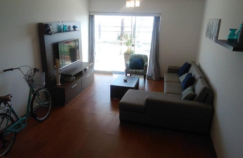 Magdalena del Mar House | Bedroom & private bathroom in Nice Apartment