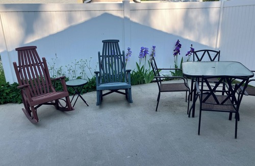 Bynum House | BEDS BY THE CREEK.Just on the edge of town
