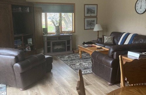 Bynum House | BEDS BY THE CREEK.Just on the edge of town