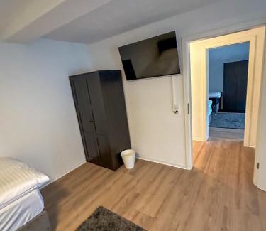 Biebertal House | bee Apartment 10 Betten für Gruppen & Monteure PS5
