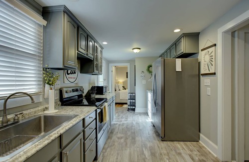 Schley House | "Bee Haven" Cottage Retreat Near Colonial Williamsburg