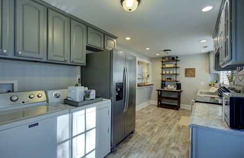 Schley House | "Bee Haven" Cottage Retreat Near Colonial Williamsburg