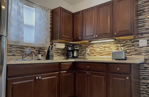 Bedford House | ~Bee1 Bungalow~Charming & Cozy in a Prime Location!