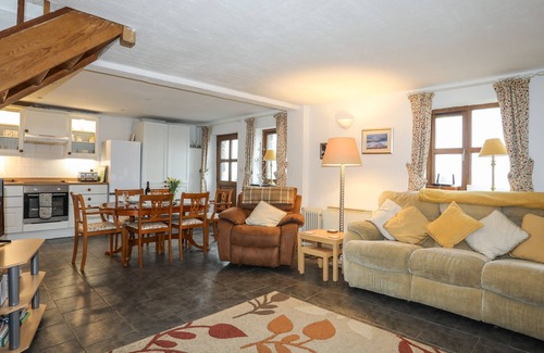 Brynrefail Cottage | BEECH TREE COTTAGE, pet friendly, with open fire in Waunfawr