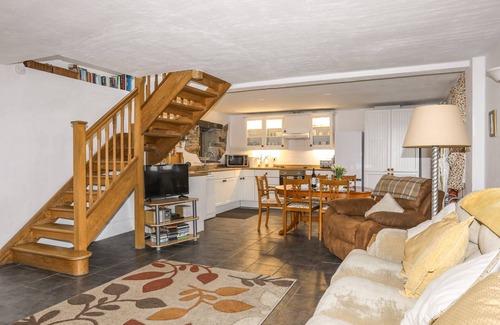 Brynrefail Cottage | BEECH TREE COTTAGE, pet friendly, with open fire in Waunfawr