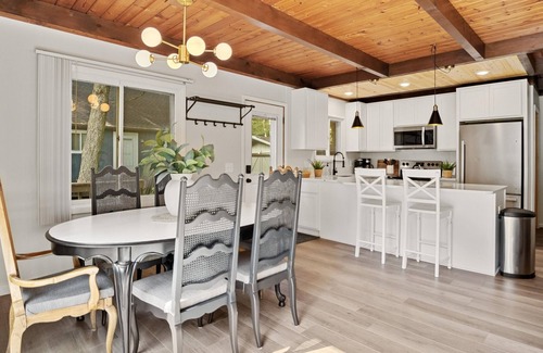 Canadian Lakes Ski Chalet | Beechwood Chalet Sleeps 10 Canadian Lakes Community!
