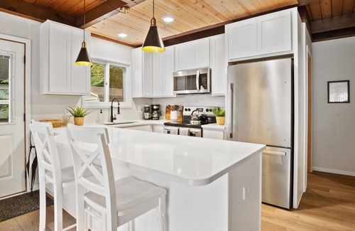Canadian Lakes Ski Chalet | Beechwood Chalet Sleeps 10 Canadian Lakes Community!