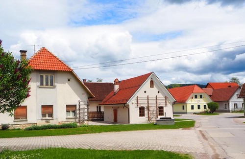 Ribnica Apartment | Beekeeping Kojek
