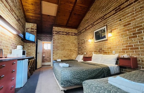 Beenleigh Hotel | Beenleigh Village Motel