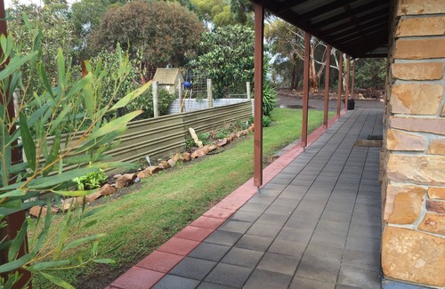 Emu Bay House | Bee’s Place 3 Bedroom home on 10 acres of land with distant sea views of Emu Bay