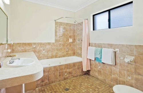 Bega Hotel | Bega Village Motor Inn